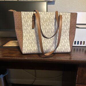 Michale kors Bag.